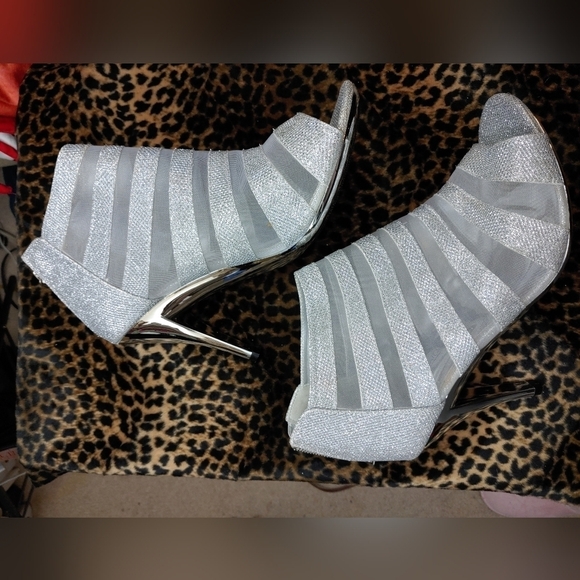 NEW STYLISH SILVER GLITTER/SHEER HEELS SHOES SIZE 12 - Picture 10 of 16